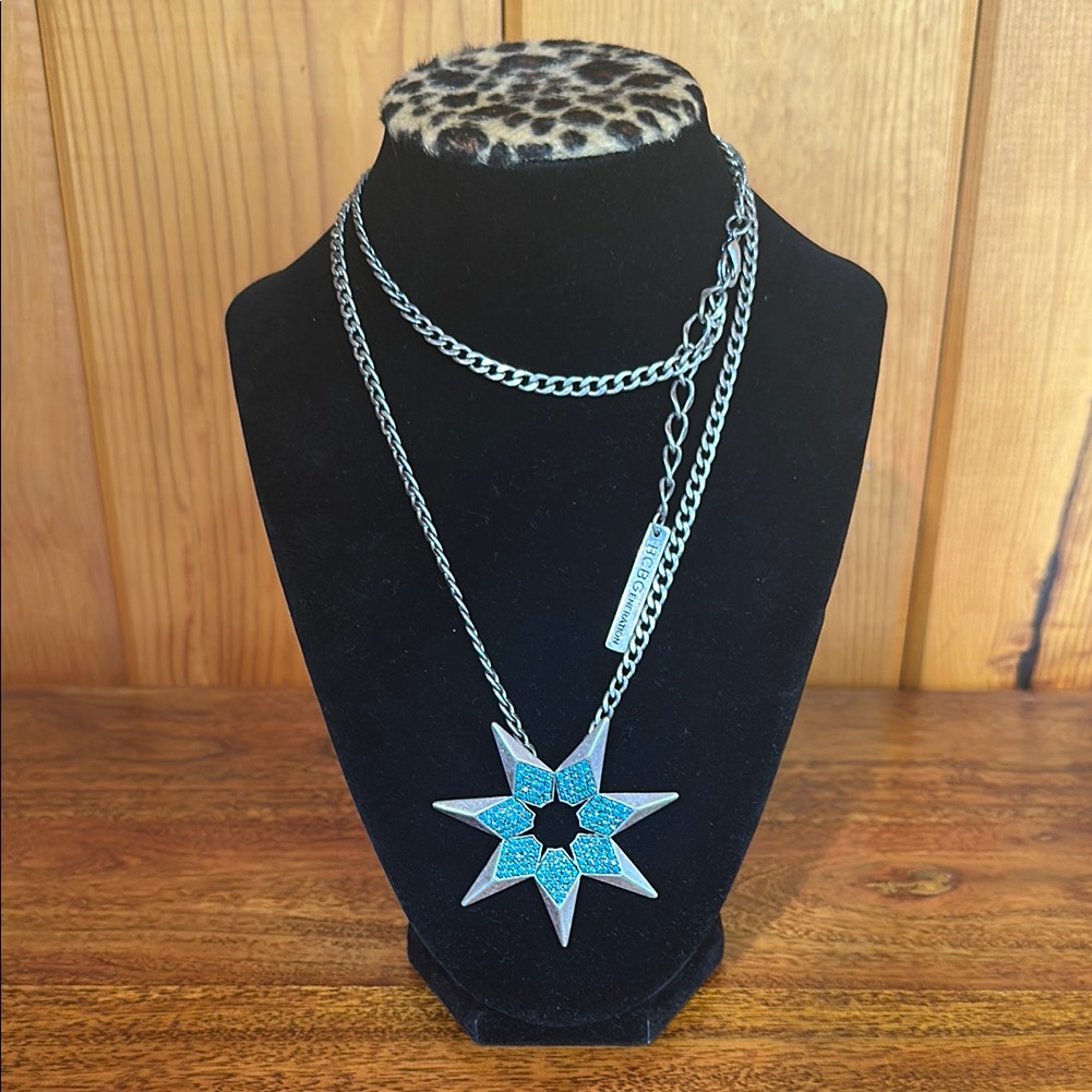 Bcbg Silver And Blue Star Pendant Necklace 38$